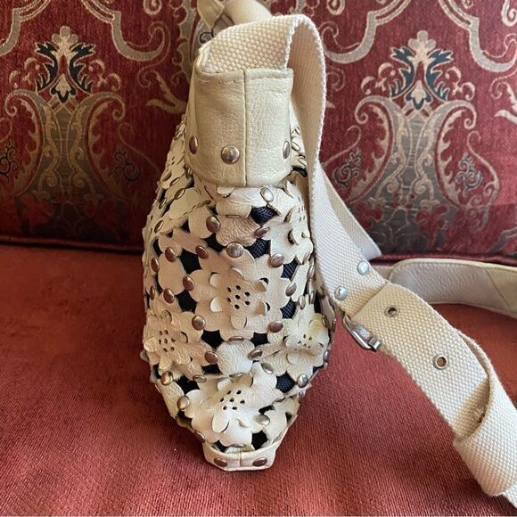 Dan W Ivory 3D Laser Cut Floral Stud Shoulder/Crossbody Bag. VGUC! - Picture 8 of 10